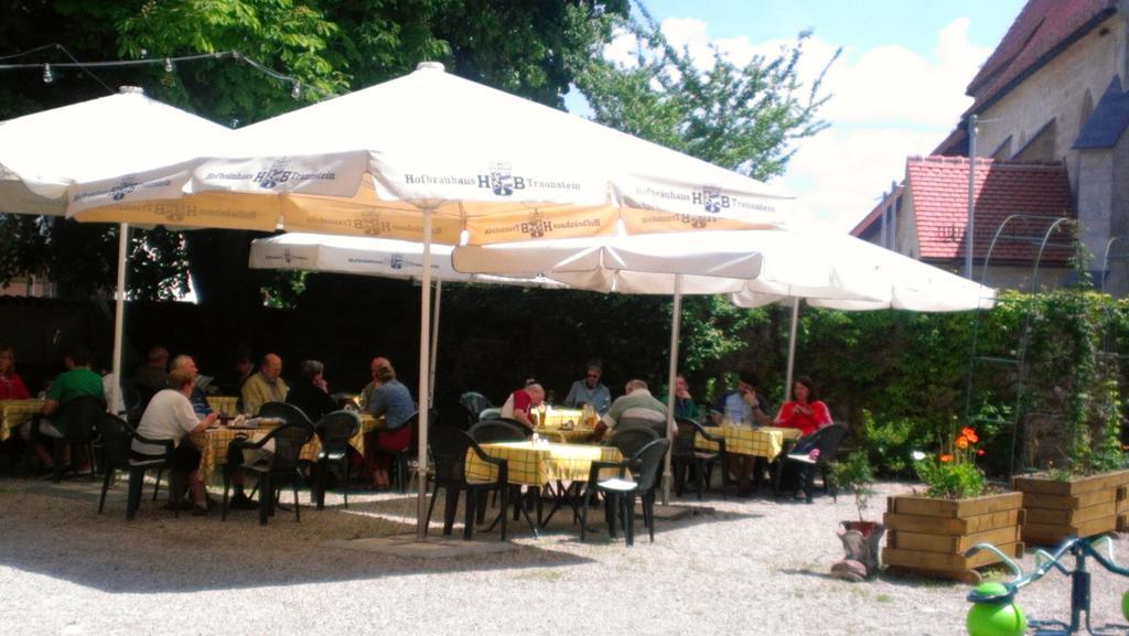 Stiftsgasthof Hochburg Екстериор снимка