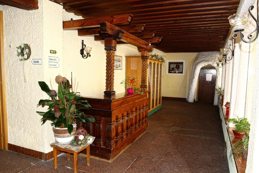 Stiftsgasthof Hochburg Екстериор снимка