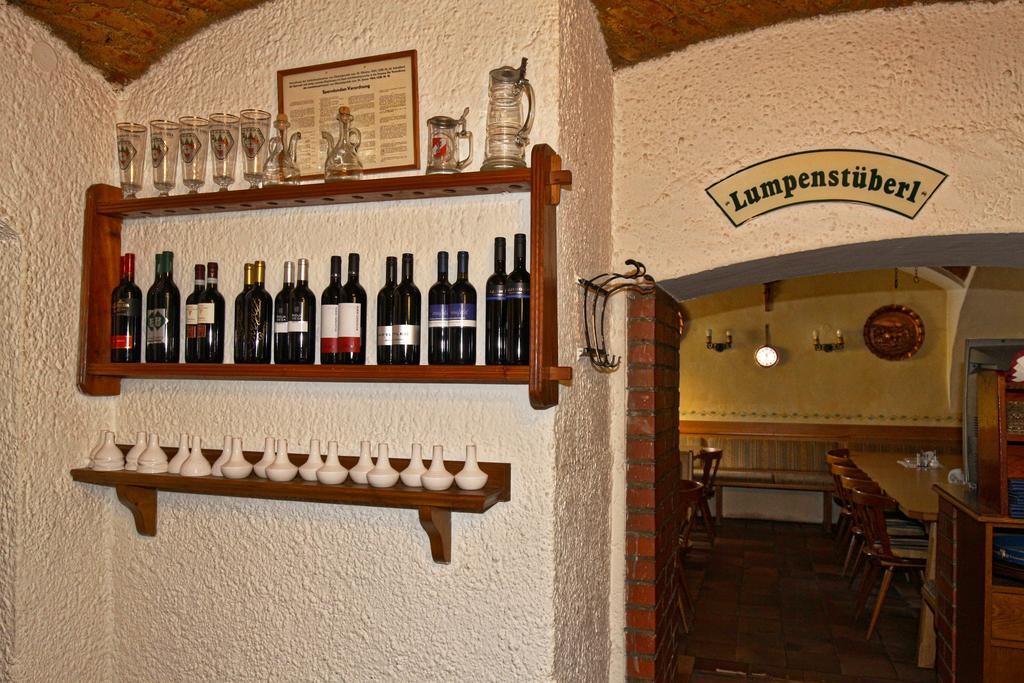Stiftsgasthof Hochburg Екстериор снимка